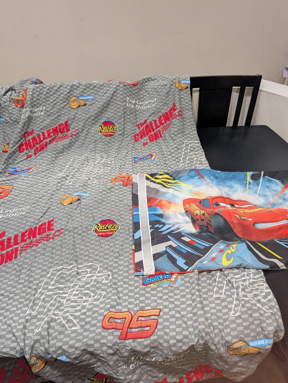 Disney-Pixar Cars" The Challenge Is On "Twin Fitted Sheet & Single Pillowcase